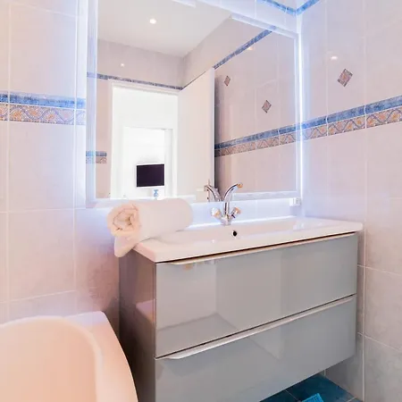 2-br Terrace Sea View Pool Parking 公寓 戛纳