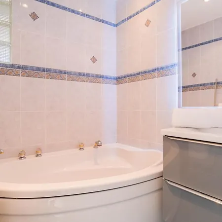 2-br Terrace Sea View Pool Parking 公寓